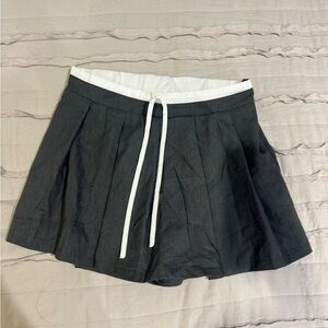 Pleated grey skirt with white lining size S